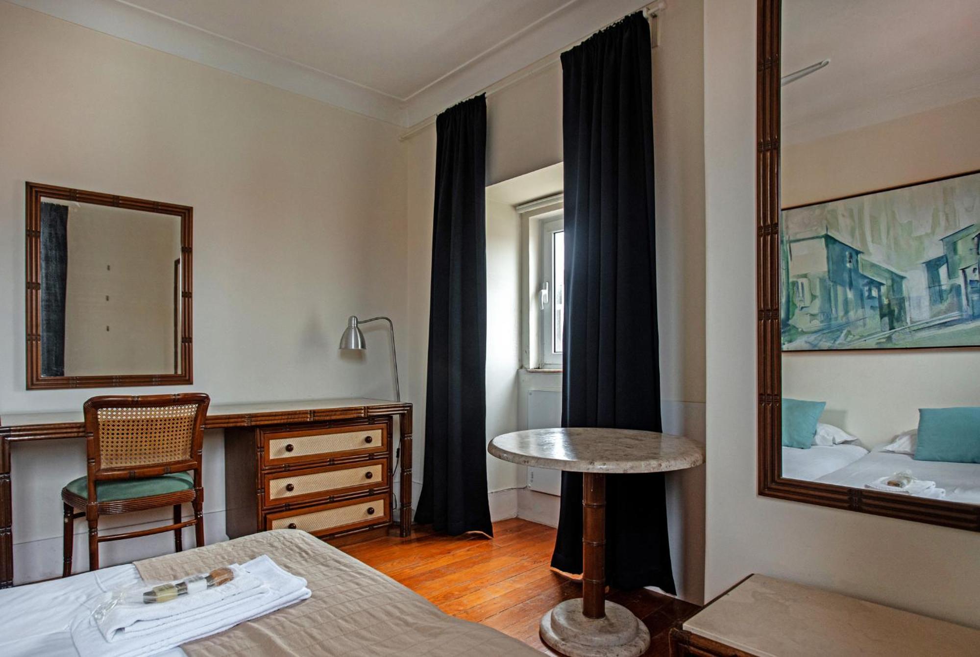 Gasthof Large Family Flat In Campo De Ourique Lissabon
